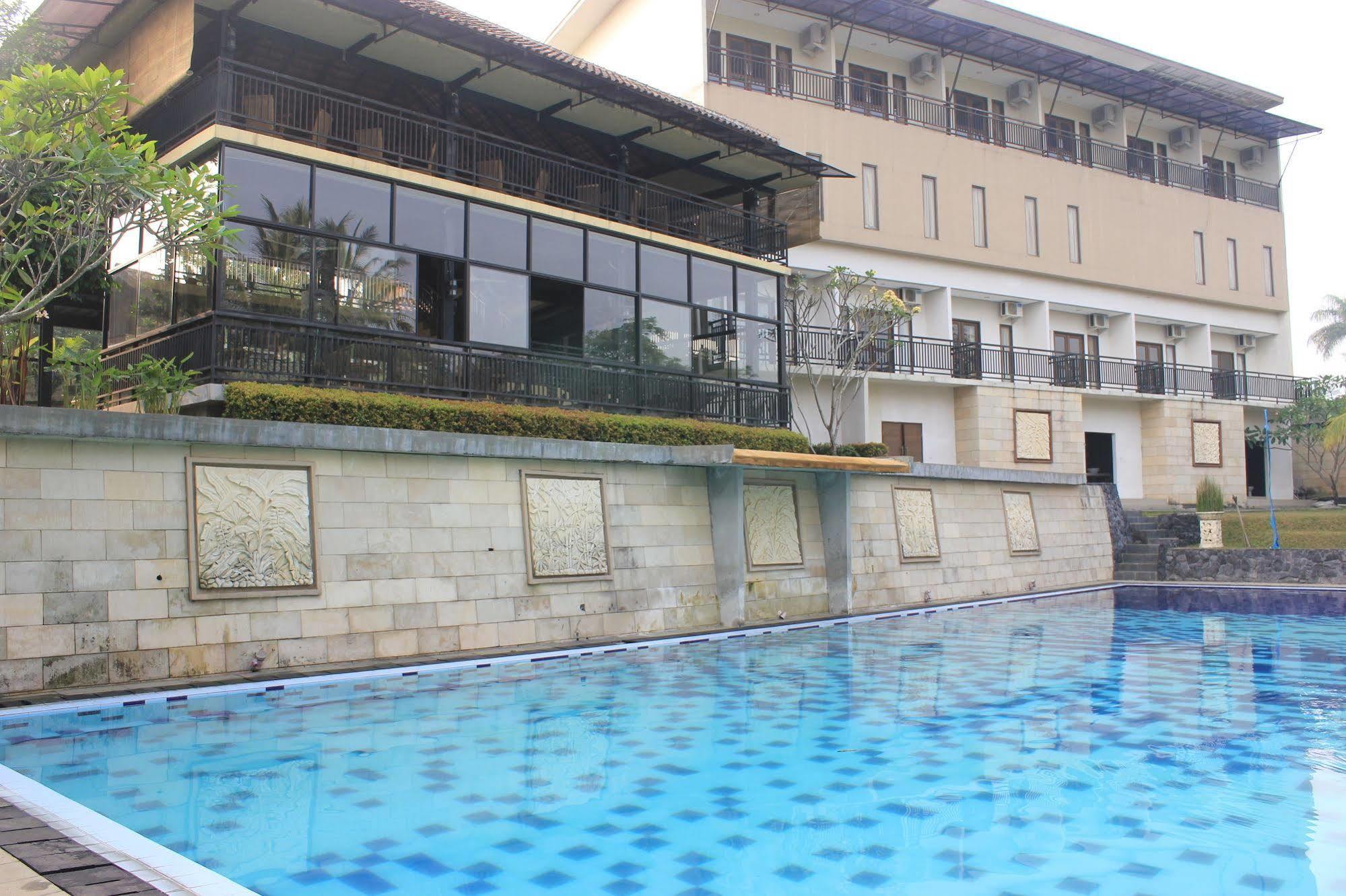 Bumi Cikeas Sentul Bogor Exterior foto